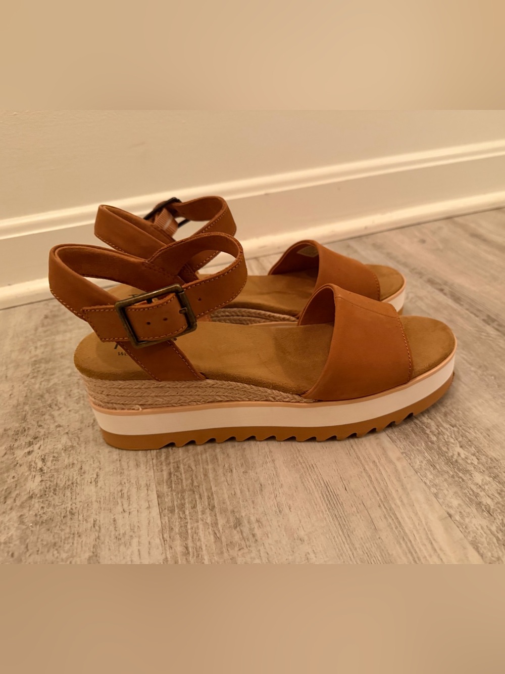 Toms Platform Sandals in Cognac - Picture 3 of 3